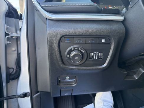 Used 2024 Jeep Grand Cherokee Limited 4xe image 17