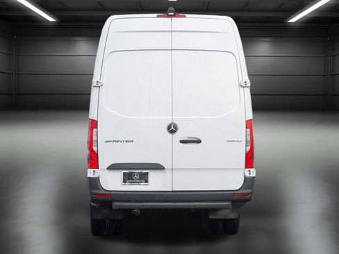 Used 2025 Mercedes-Benz Sprinter 4500 image 4