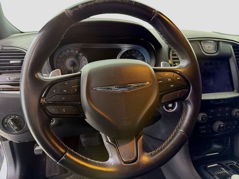 Used 2018 Chrysler 300 S w/ 300S Premium Group RWD image 13
