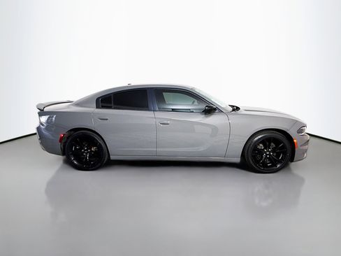 Used 2018 Dodge Charger SXT w/ Blacktop Package RWD image 11