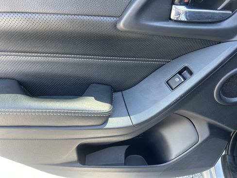 Used 2017 Subaru Forester 2.5i Touring AWD/4WD image 40