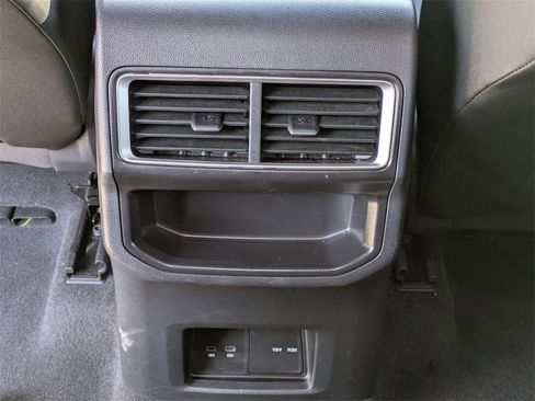 Used 2025 Volkswagen Atlas Cross Sport SE image 18