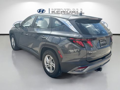 Used 2025 Hyundai Tucson SE image 4
