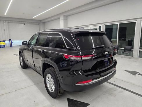 New 2025 Jeep Grand Cherokee Laredo w/ Luxury Tech Group I RWD image 4