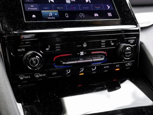 Used 2023 Jeep Grand Cherokee Altitude image 35