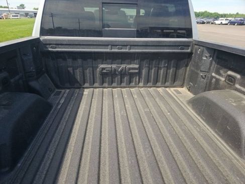 Used 2021 GMC Sierra 1500 SLE w/ X31 Off-Road Package AWD/4WD image 17