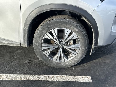 Used 2023 Nissan Rogue SV image 13