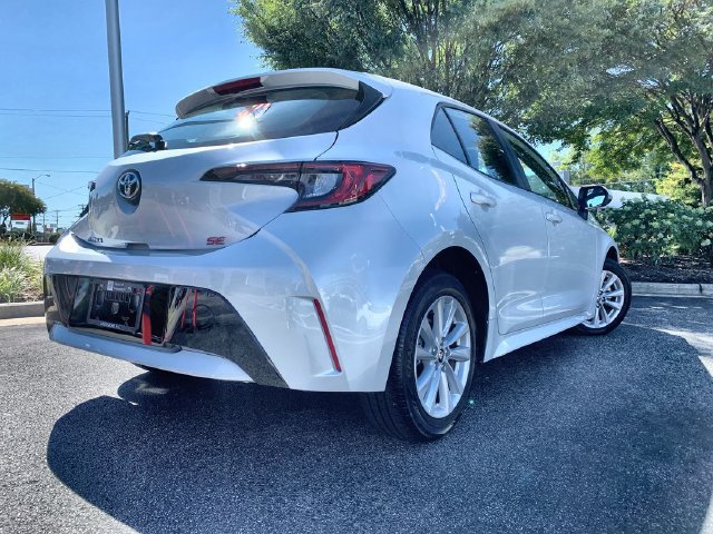 Used 2025 Toyota Corolla SE w/ SE Package FWD image 8