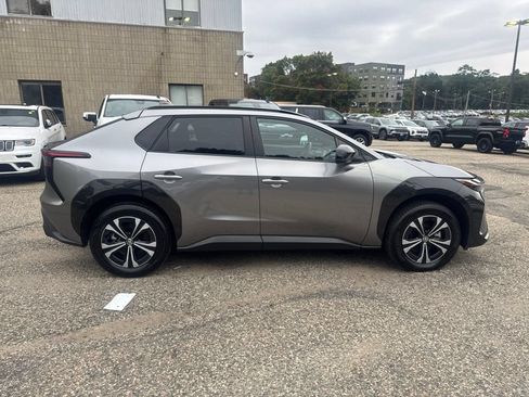 Used 2025 Toyota bZ4X AWD w/ Weather Package image 8