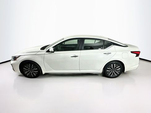 Used 2023 Nissan Altima 2.5 SV FWD image 4