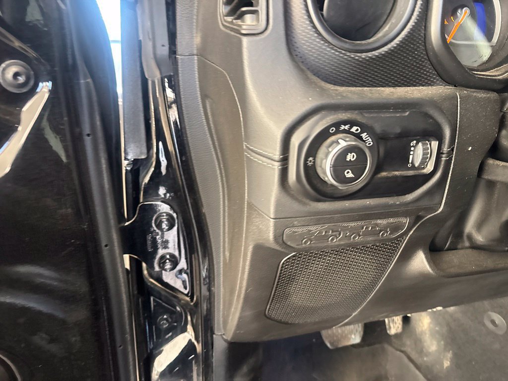 Used 2024 Jeep Gladiator Rubicon AWD/4WD image 13