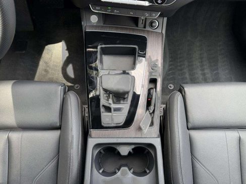 Certified 2025 Audi Q5 e Premium Plus w/ Premium Plus Package AWD/4WD image 17