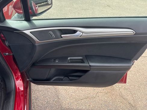 Used 2019 Ford Fusion SE image 17