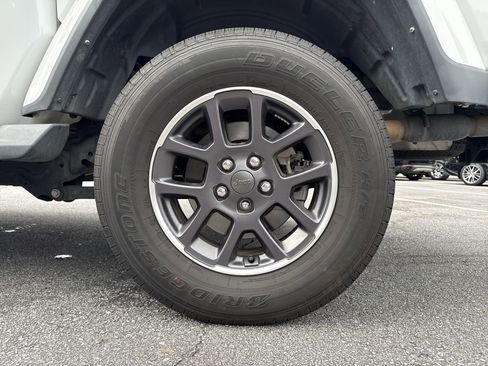 Used 2021 Jeep Gladiator Overland image 22