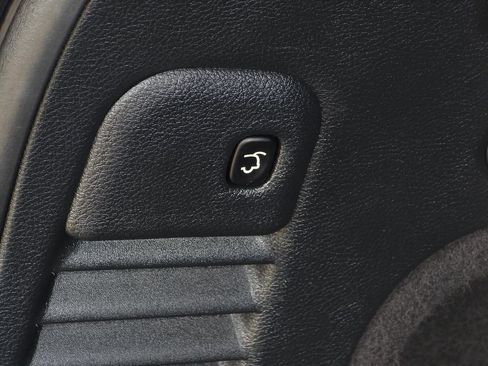 Used 2020 Jeep Grand Cherokee Altitude RWD image 9