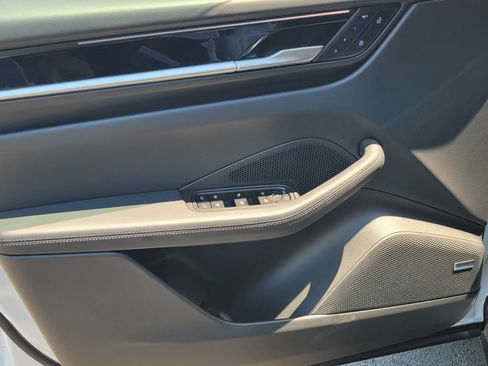 Certified 2025 Porsche Macan Electric RWD image 20