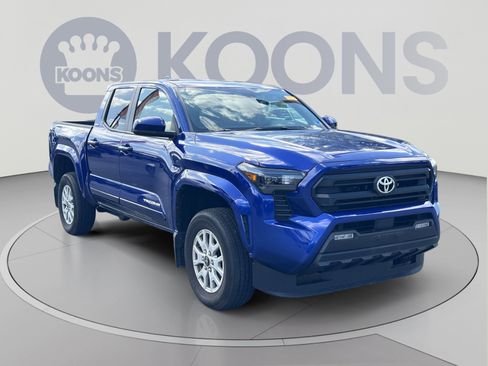 Used 2025 Toyota Tacoma SR5 AWD/4WD image 8