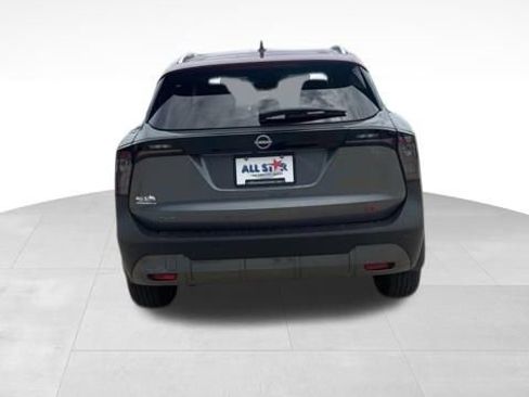 New 2025 Nissan Kicks SR FWD image 9