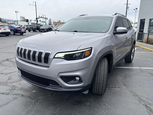 Used 2019 Jeep Cherokee Latitude Plus image 2