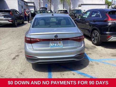Used 2025 Volkswagen Jetta SE FWD image 7