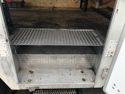 Used 2016 Ford F550 2WD Regular Cab Super Duty image 40