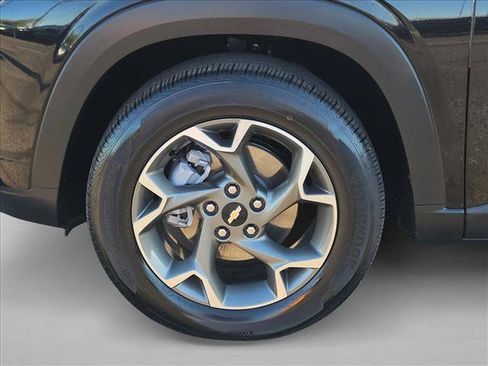 Used 2025 Chevrolet Trax LT w/ LT Convenience Package image 23