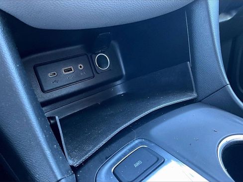 Used 2019 Chevrolet Equinox LT image 32