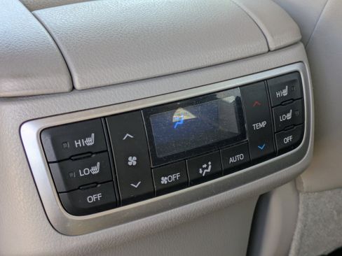 Used 2017 Toyota Highlander Limited Platinum image 16