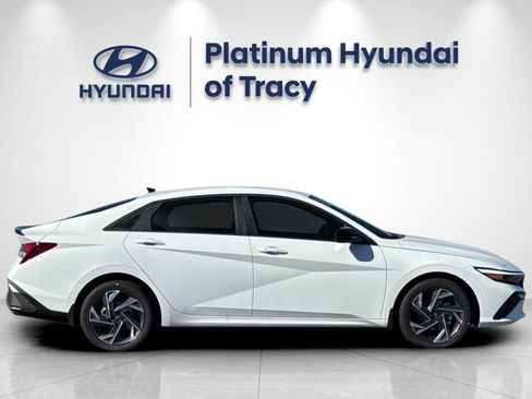 Used 2025 Hyundai Elantra Sport FWD image 3