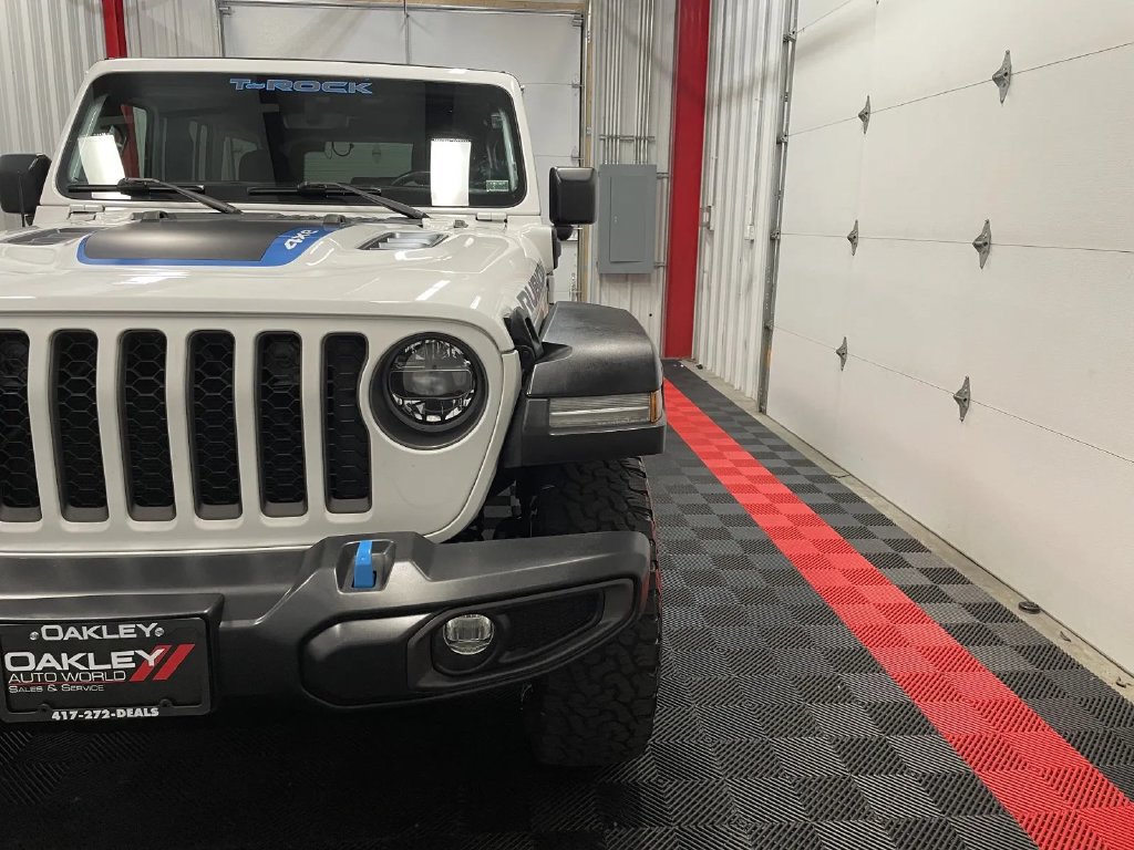 Used 2022 Jeep Wrangler Unlimited Rubicon 4xe AWD/4WD image 11