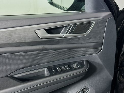 Used 2025 Volkswagen Atlas Cross Sport SE image 15