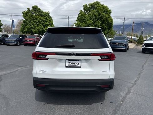 Used 2024 Toyota Grand Highlander AWD image 6