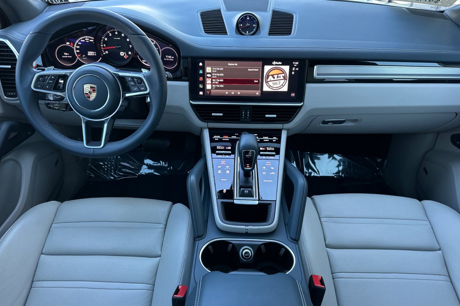 Certified 2023 Porsche Cayenne AWD/4WD image 6
