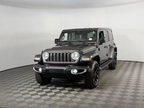 Used 2025 Jeep Wrangler Unlimited Sahara AWD/4WD image 3
