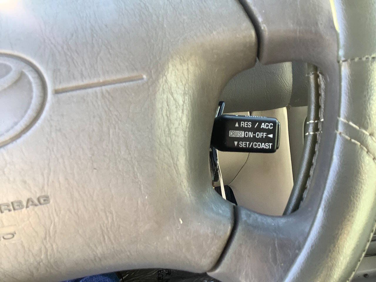 Used 2000 Toyota Corolla VE FWD image 32