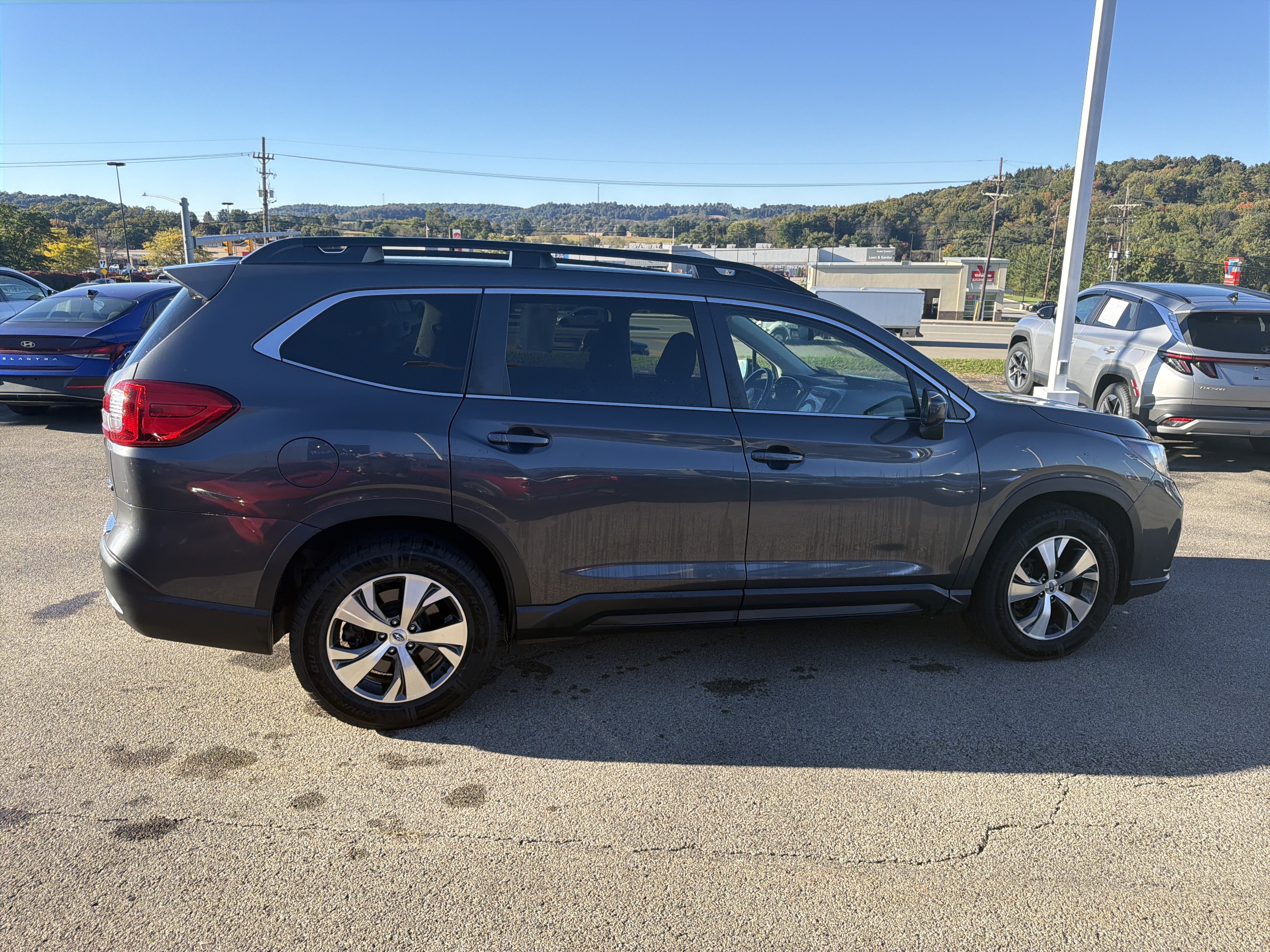 Used 2021 Subaru Ascent Premium w/ Convenience Package AWD/4WD image 4
