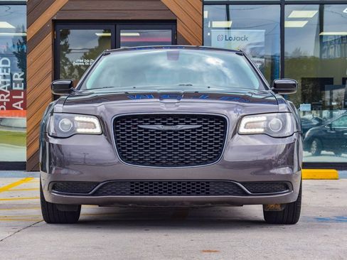 Used 2022 Chrysler 300 Touring w/ Sport Appearance Package image 6