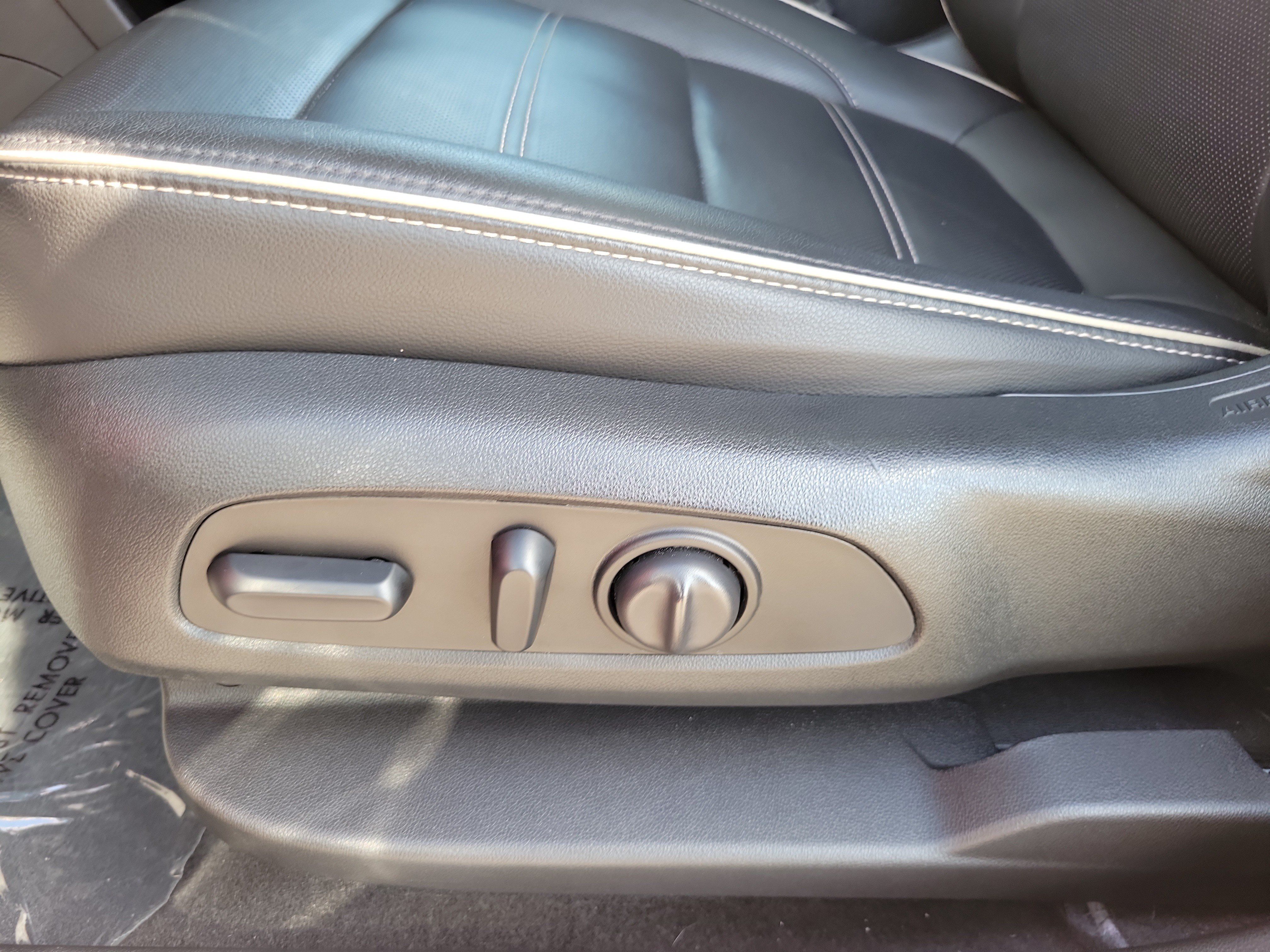 Used 2020 GMC Acadia Denali w/ Technology Package FWD image 13