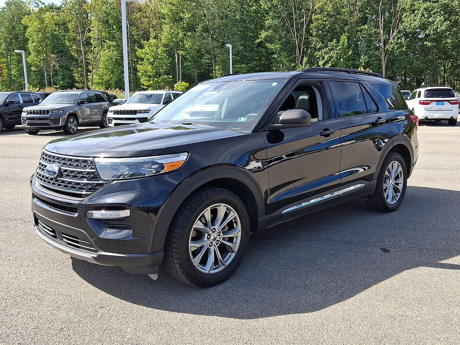 Used 2021 Ford Explorer XLT w/ Equipment Group 202A AWD/4WD image 3