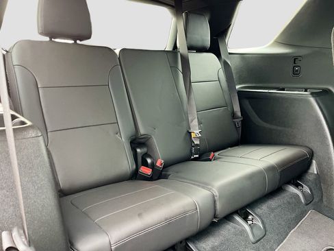 Used 2023 Chevrolet Traverse Premier AWD/4WD image 28