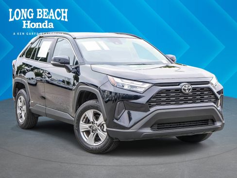 Used 2025 Toyota RAV4 XLE AWD/4WD image 1