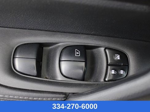 Used 2021 Nissan Rogue Sport S image 15