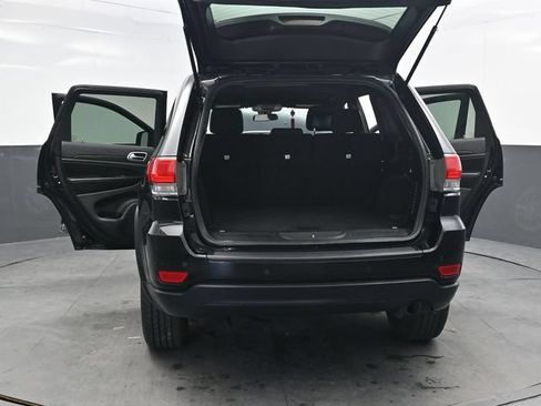 Used 2018 Jeep Grand Cherokee Laredo AWD/4WD image 46
