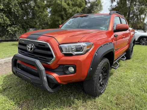 Used 2017 Toyota Tacoma SR5 image 3