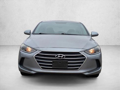 Used 2017 Hyundai Elantra SE image 2