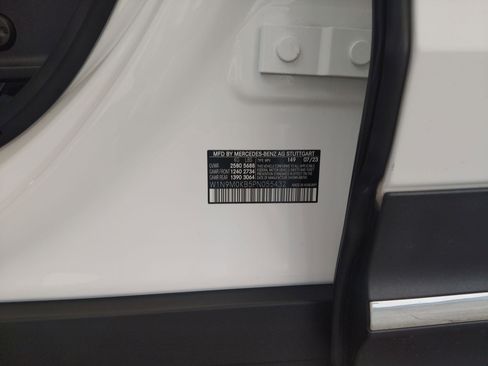 Used 2023 Mercedes-Benz EQB 300 4MATIC image 31