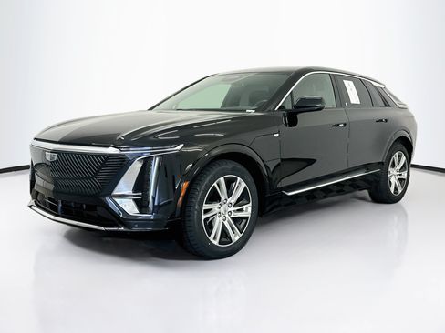 Used 2024 Cadillac Lyriq Tech AWD/4WD image 3
