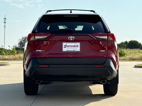 Used 2023 Toyota RAV4 XLE Premium FWD image 7