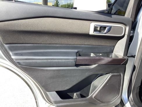 Used 2020 Ford Explorer XLT w/ Comfort Package image 17