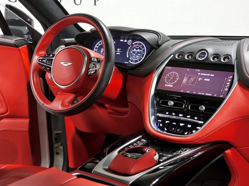 Used 2021 Aston Martin DBX AWD/4WD image 54